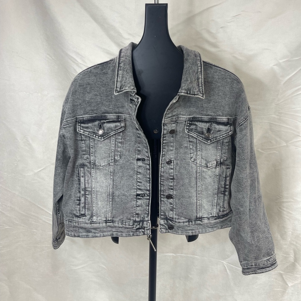 Wild Fable NWT women’s size XL gray denim jacket